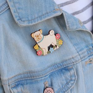 pug brooch layla amber