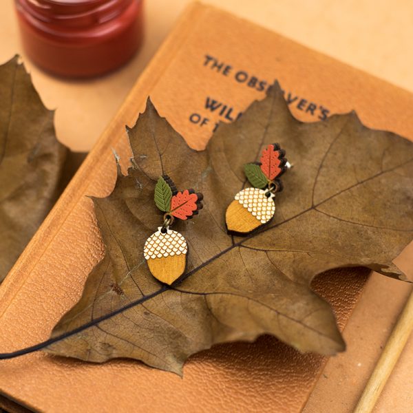 layla amber acorn earrings