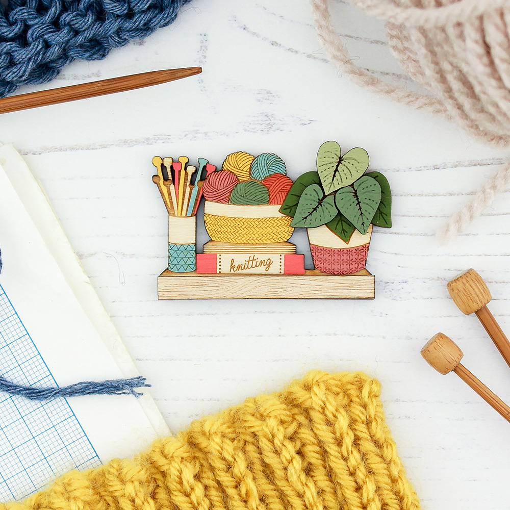Happy Knitting Brooch Layla Amber